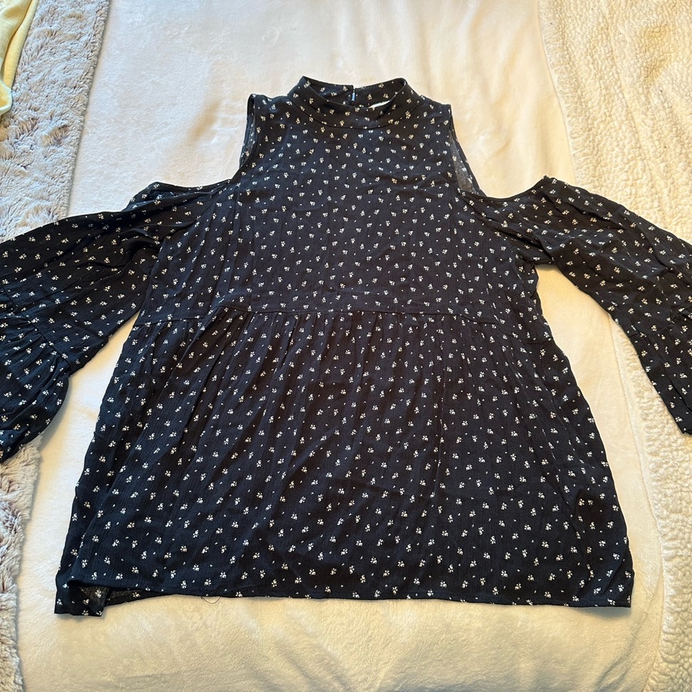 American Eagle Outfitters Navy Floral Cold Shoulder Blouse